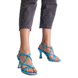 Talons hauts bleus avec un nez carré