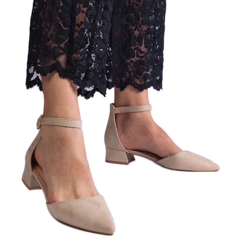 Escarpins beiges à petits talons