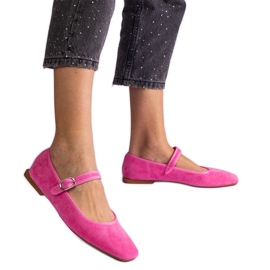 Ballerines roses foncé avec une boucle et un orteil carré