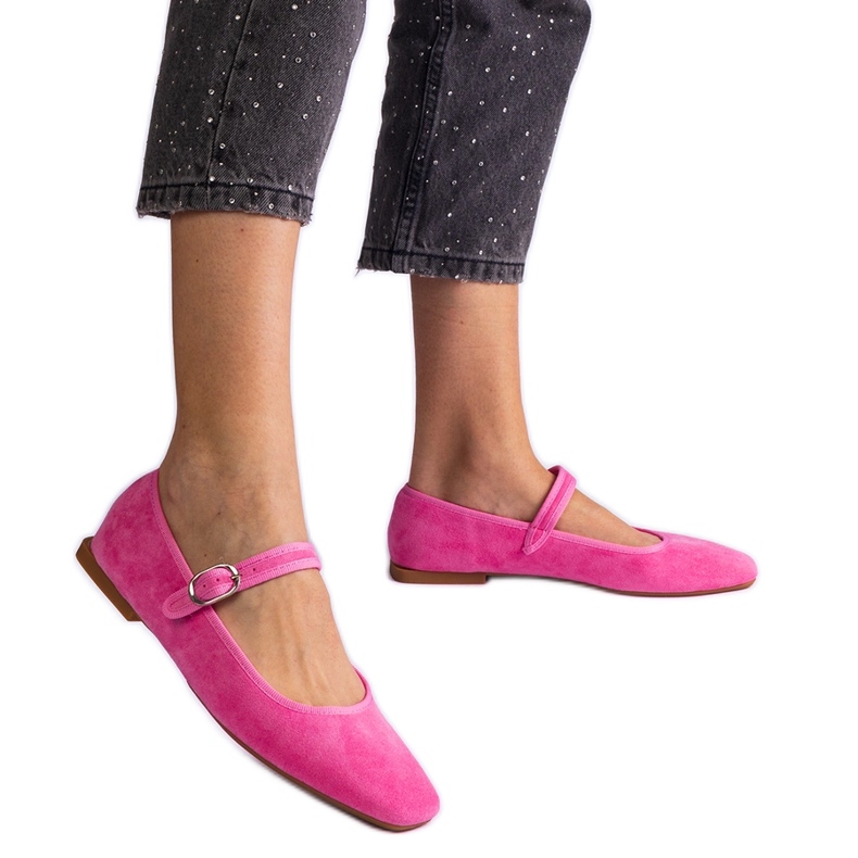 Ballerines roses foncé avec une boucle et un orteil carré