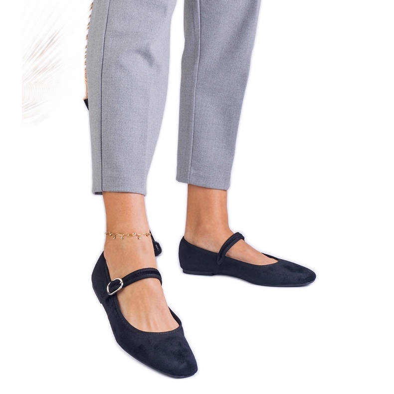 Ballerines noires avec une ceinture et un nez carré le noir
