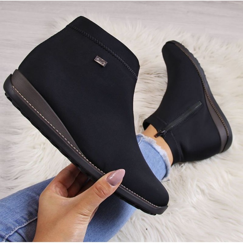 Bottes de femmes isolées Black Rieker en 98251-00 le noir
