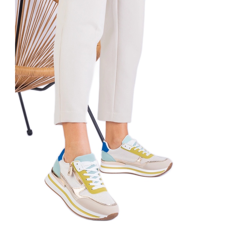 Green Sports Sneakers sur la plate-forme avec une insertion d'or vert