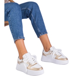 Baskets à plateforme blanches et dorées