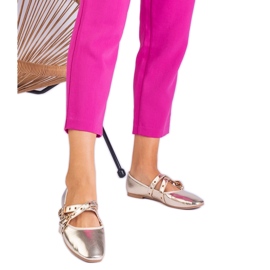 Ballerines dorées en écotare décorée de boucles