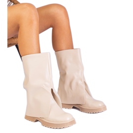 Bottes beiges avec une tige pliée