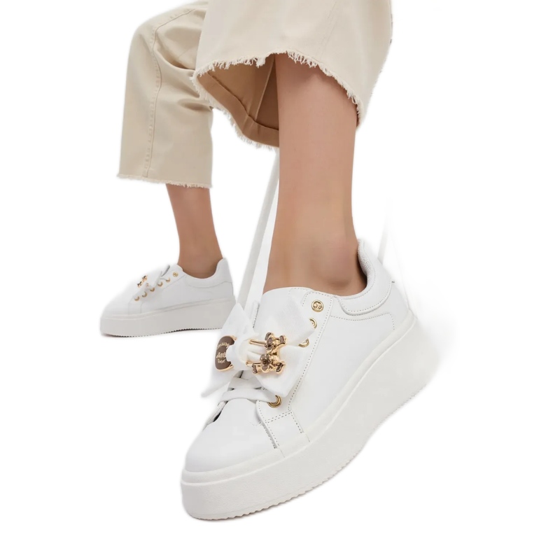 Les baskets pour femmes charment blanches Les baskets pour femmes charment blanches