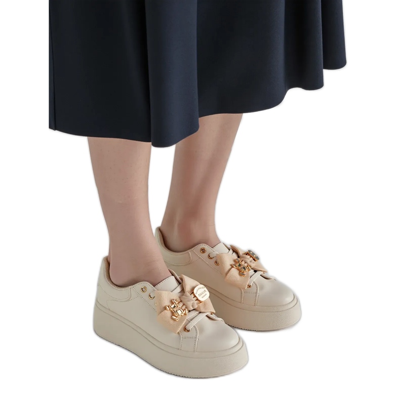 Les baskets féminines chargés beige