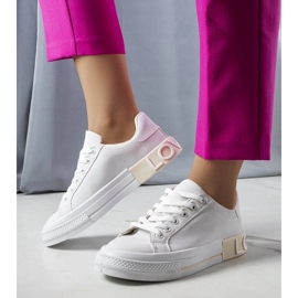 D/GMR Baskets blanches et beiges ornées de l'inscription Nora D/GMR Baskets blanches et beiges ornées de l'inscription Nora