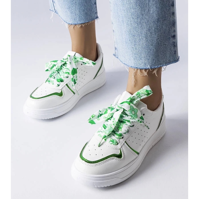 D/GMR Baskets blanches nouées avec un ruban Pryor