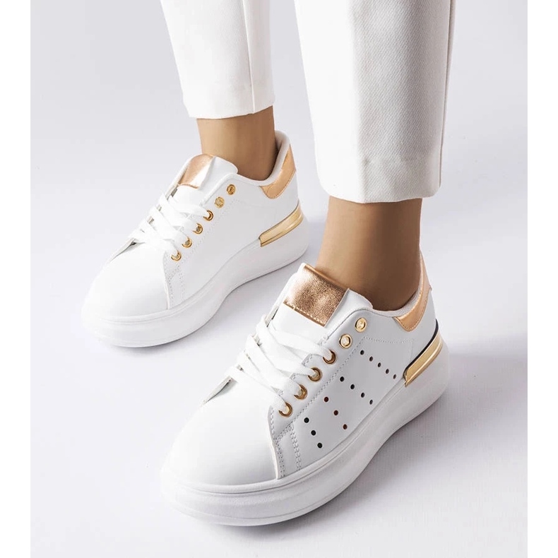 D/GMR Baskets blanches avec perforation Chalut colorée