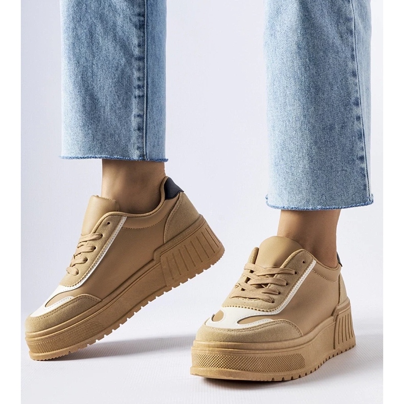 D/GMR Baskets beige sur une plate-forme séluci épaisse