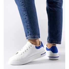 D/GMR Baskets Leland blanches et bleu marine