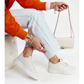 D/GMR Baskets beiges sur la plateforme Mentha