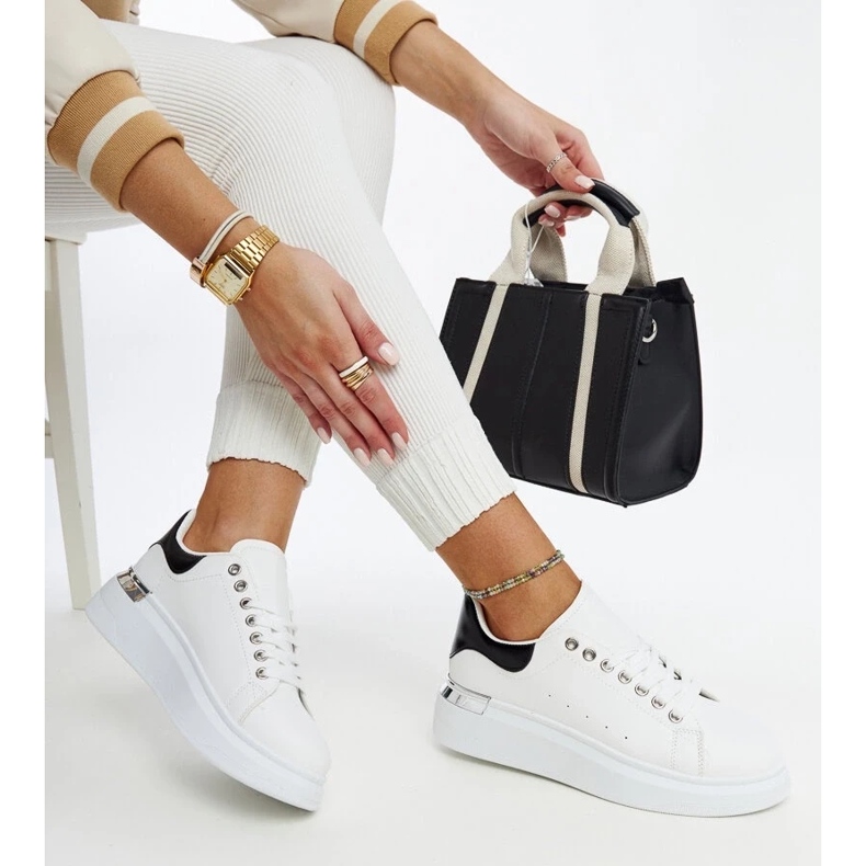 D/GMR Chaussures de sport blanches avec empiècement Meriana noir D/GMR Chaussures de sport blanches avec empiècement Meriana noir