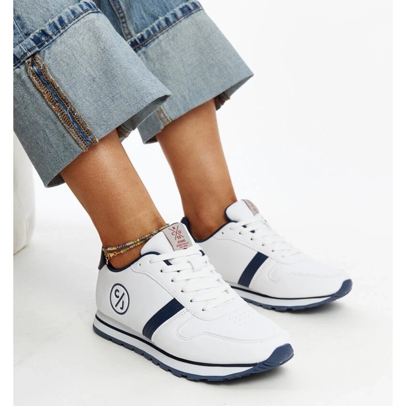 Baskets femme blanches et bleu marine de Cross Jeans Baskets femme blanches et bleu marine de Cross Jeans