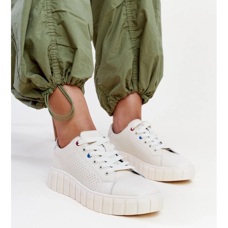 Baskets en cuir beige de Zvonka