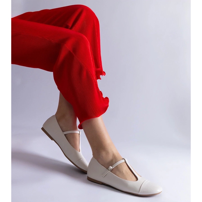 D/CEO Ballerines blanches à bout verni, fermées par une boucle Gloriana