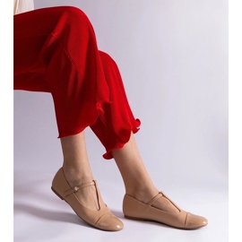 D/CEO Ballerines beiges à bout verni, fermées par une boucle Gloriana