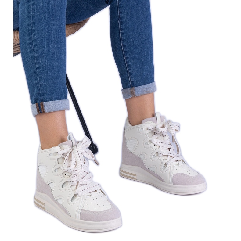 Baskets pour femmes blanches avec lacets épais