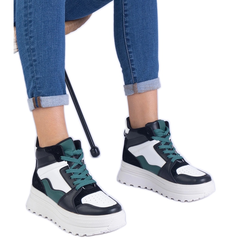 Baskets sportives pour femmes en noir et blanc sur la plate-forme le noir