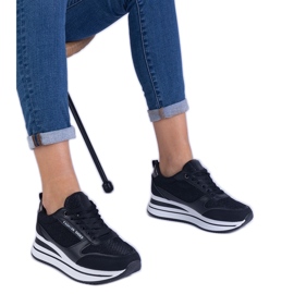 Baskets noires pour femmes sur la plateforme le noir