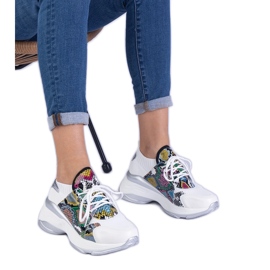 Baskets blanches pour femmes avec pressage coloré