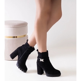 D/CEO Bottines noires à talons ornées d'une boucle Torhia