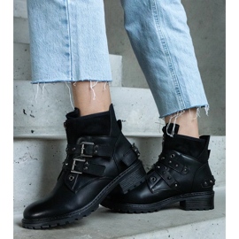 D/CEO Bottines noires ornées de clous à talon plat par Neffa