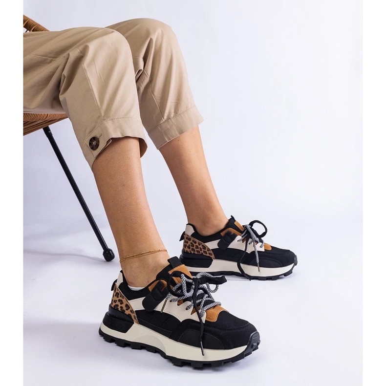 D/CEO Baskets noires ornées d'un motif animalier Soria le noir D/CEO Baskets noires ornées d'un motif animalier Soria le noir