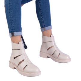 Bottes beiges en écara avec des découpes à thèses plates