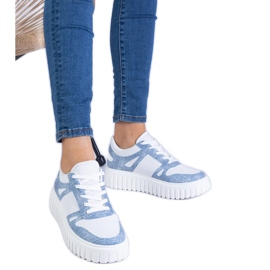 Blue Openwork Sneakers sur une semelle massive bleu