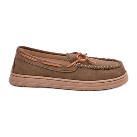 Mocassins pour femmes sur une semelle plate vert foncé