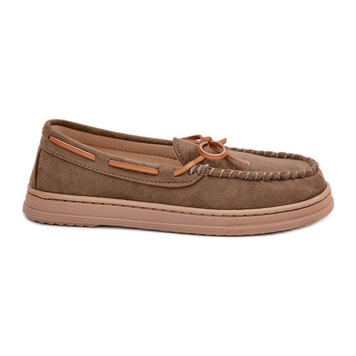 Mocassins pour femmes sur une semelle plate vert foncé
