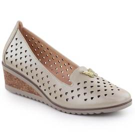 Chaussures pour femmes sur un coin ouvert avec un ornement de Golden Vinceza 58472 doré