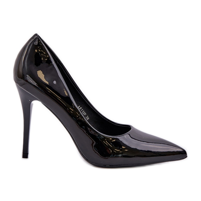 Peint talons hauts avec les orteils pointus noirs le noir