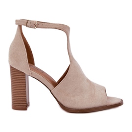 Sandales sur l'éco daim pilier léger beige