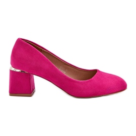 Eco en daim pompes sur le pilier fuchsia rose