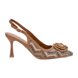 Talons hauts tressés avec un talon brun