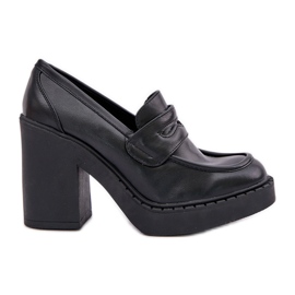 Pompes sur un pilier massif avec un noir en cuir écologique