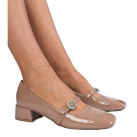 Pompes élégantes brunes décorées de zircons Pompes élégantes brunes décorées de zircons