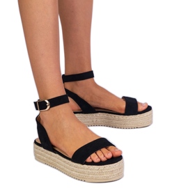 Espadrilles noires sur la plate-forme le noir
