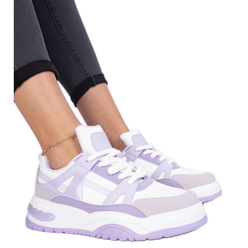 Baskets violettes avec lacets épais