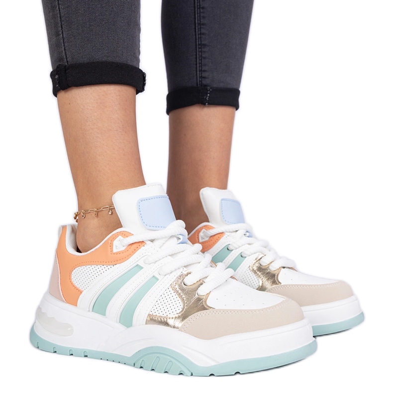 Sneakers pour femmes orange avec un laçage massif