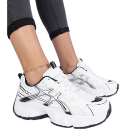 Baskets noires pour femmes à semelle massive blanc