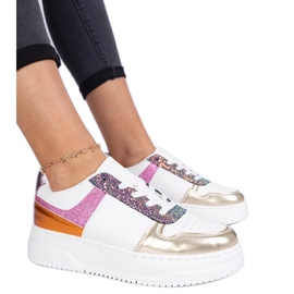 Baskets féminines multicolores sur une semelle épaisse
