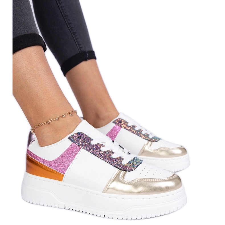 Baskets féminines multicolores sur une semelle épaisse