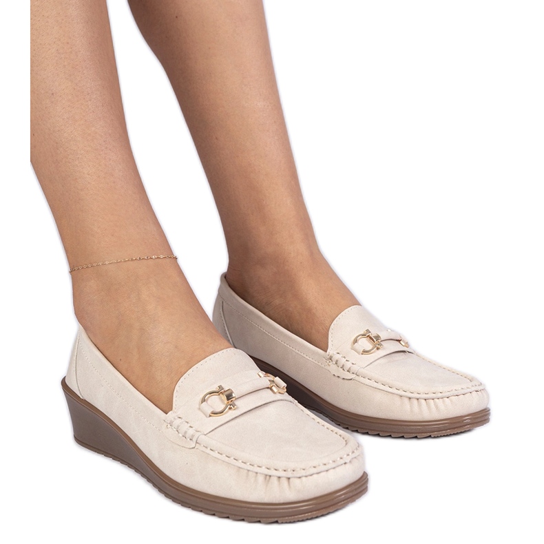 Mocassins crémeux pour femmes avec une finition mate beige Mocassins crémeux pour femmes avec une finition mate beige