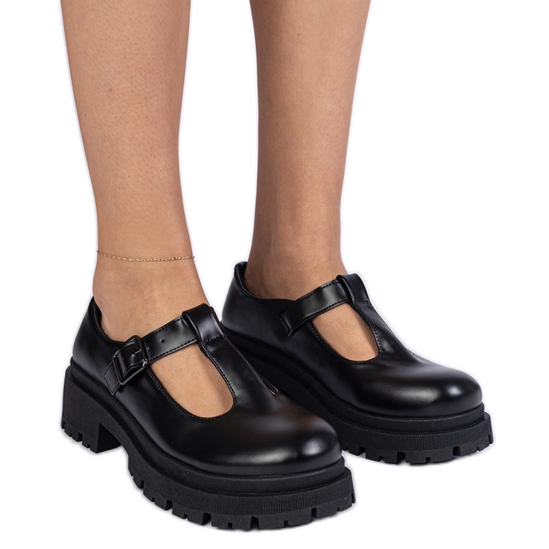 Chaussures noires sur la plate-forme écologique le noir