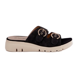 Quartiers féminins légers avec boucles noires